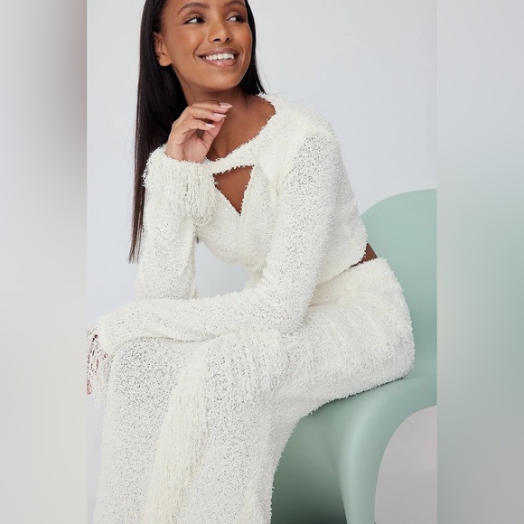 NA-KD Set - Off White Knitted Overlap Fringe Detail Sweater & Skirt - Picture 9 of 11